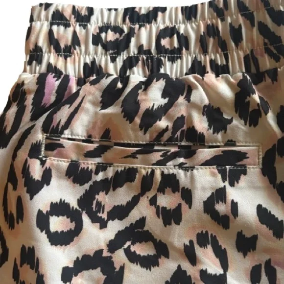 NWT Johnny Was Calme Women’s Elements White Animal Print Hike Short Size XS - Picture 6 of 7
